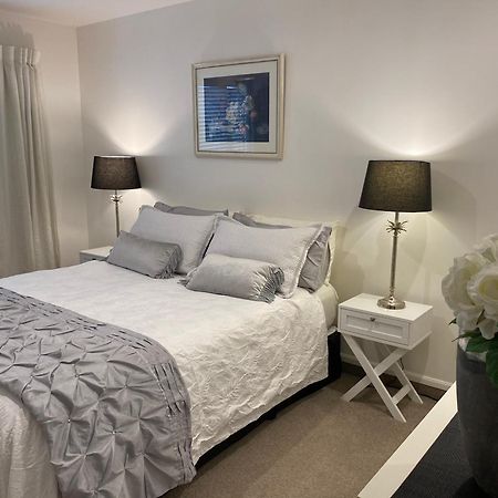 Maison Blue - Chic Garden Apartment Napier Luaran gambar