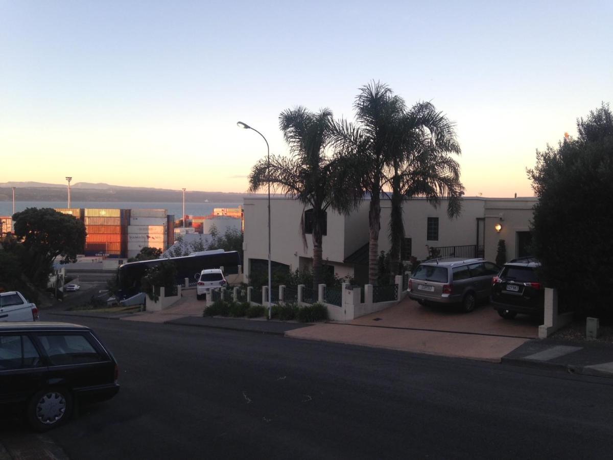 Maison Blue - Chic Garden Apartment Napier Luaran gambar