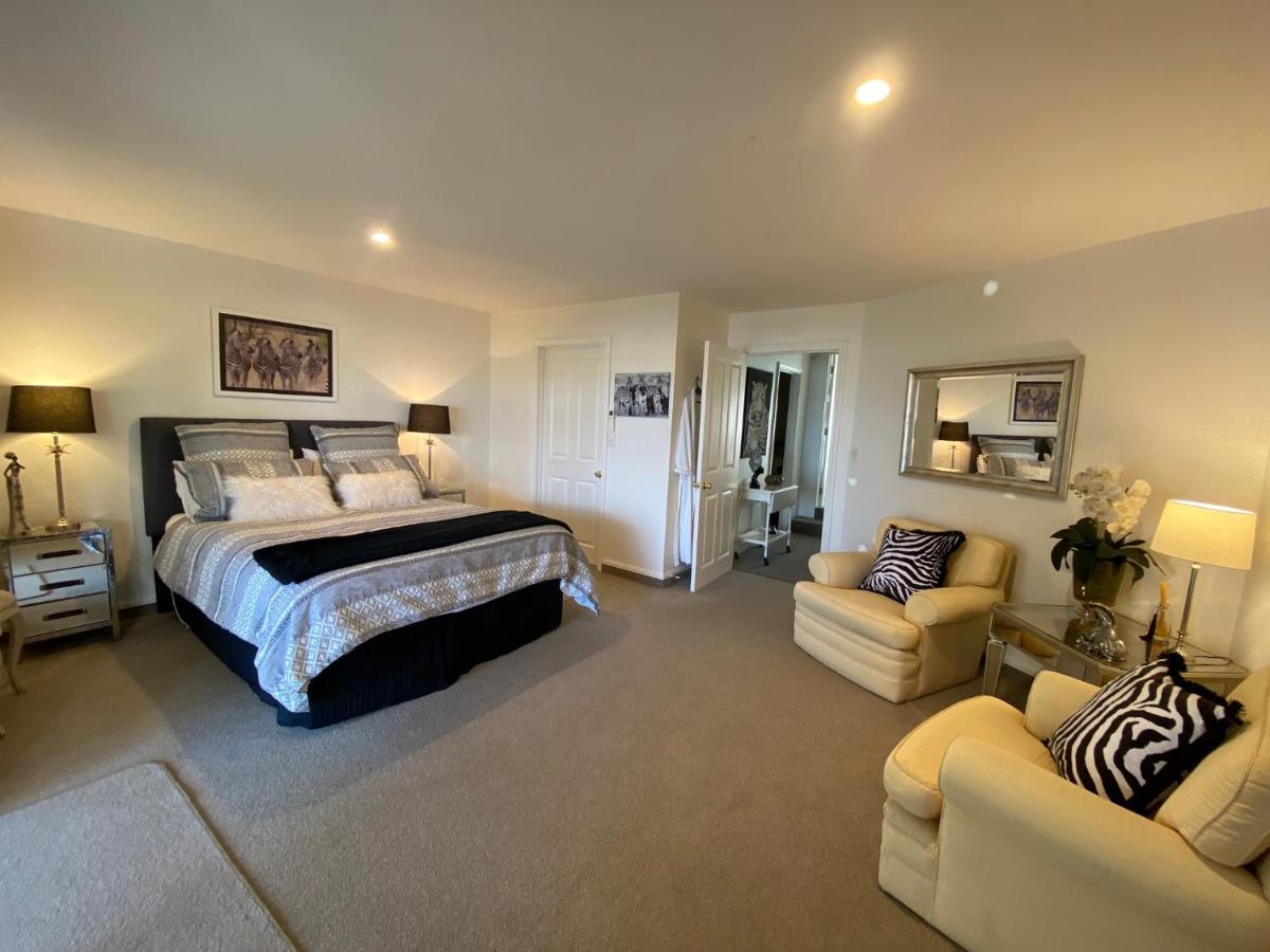 Maison Blue - Chic Garden Apartment Napier Luaran gambar