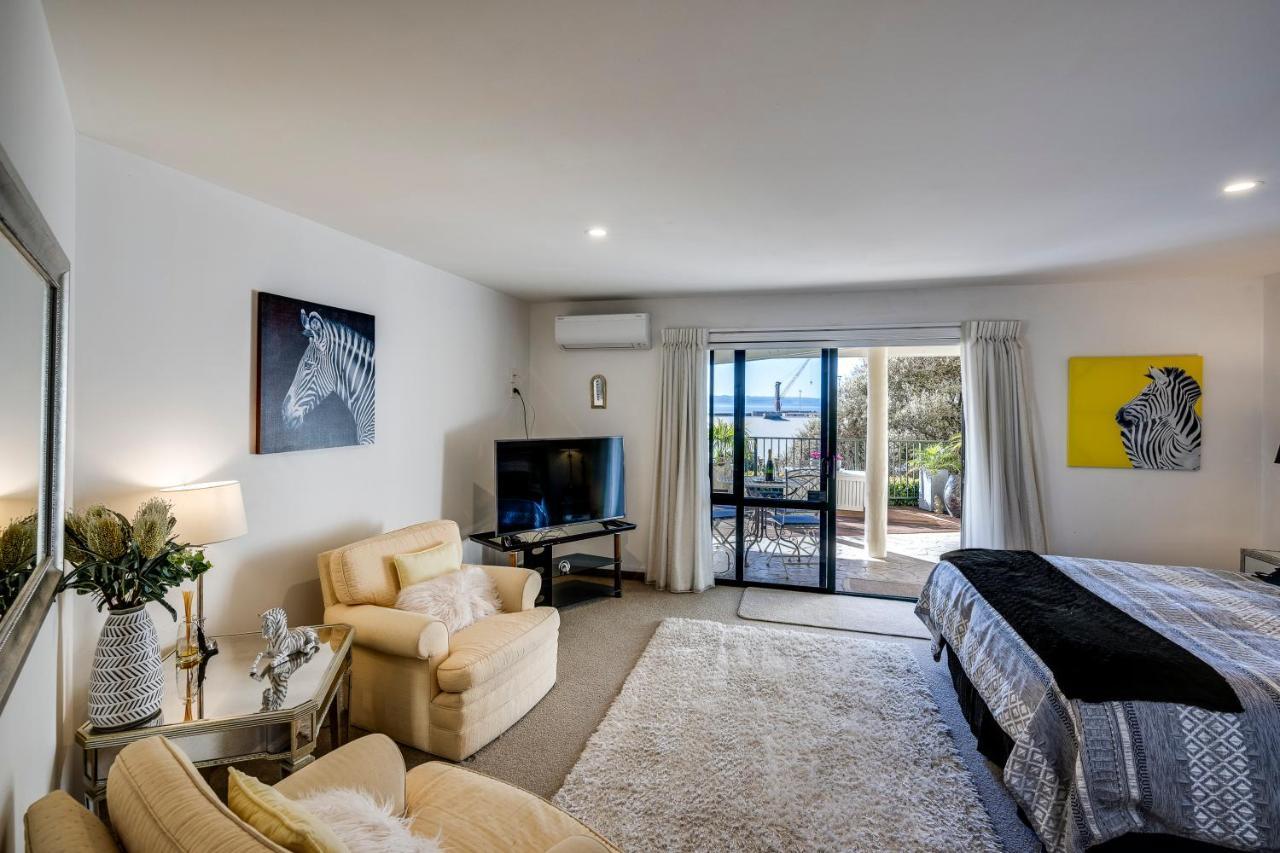 Maison Blue - Chic Garden Apartment Napier Luaran gambar