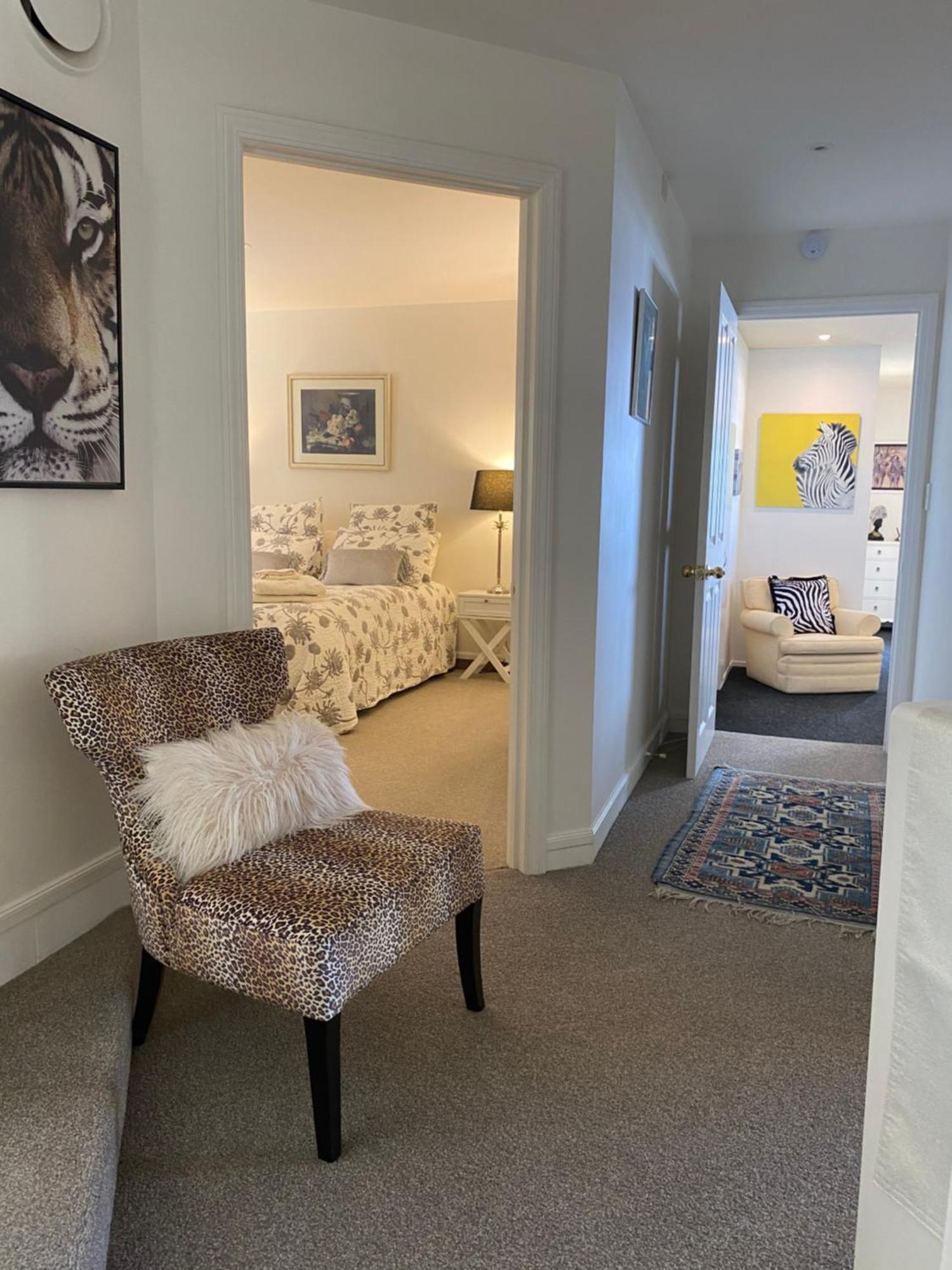Maison Blue - Chic Garden Apartment Napier Luaran gambar