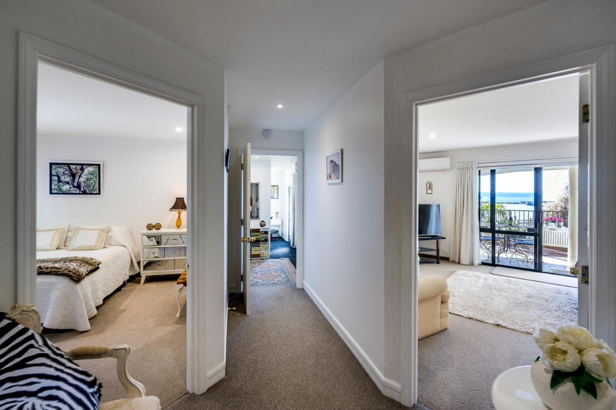Maison Blue - Chic Garden Apartment Napier Luaran gambar