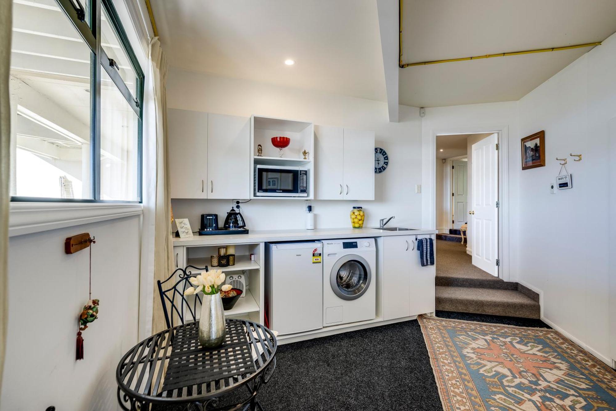 Maison Blue - Chic Garden Apartment Napier Luaran gambar