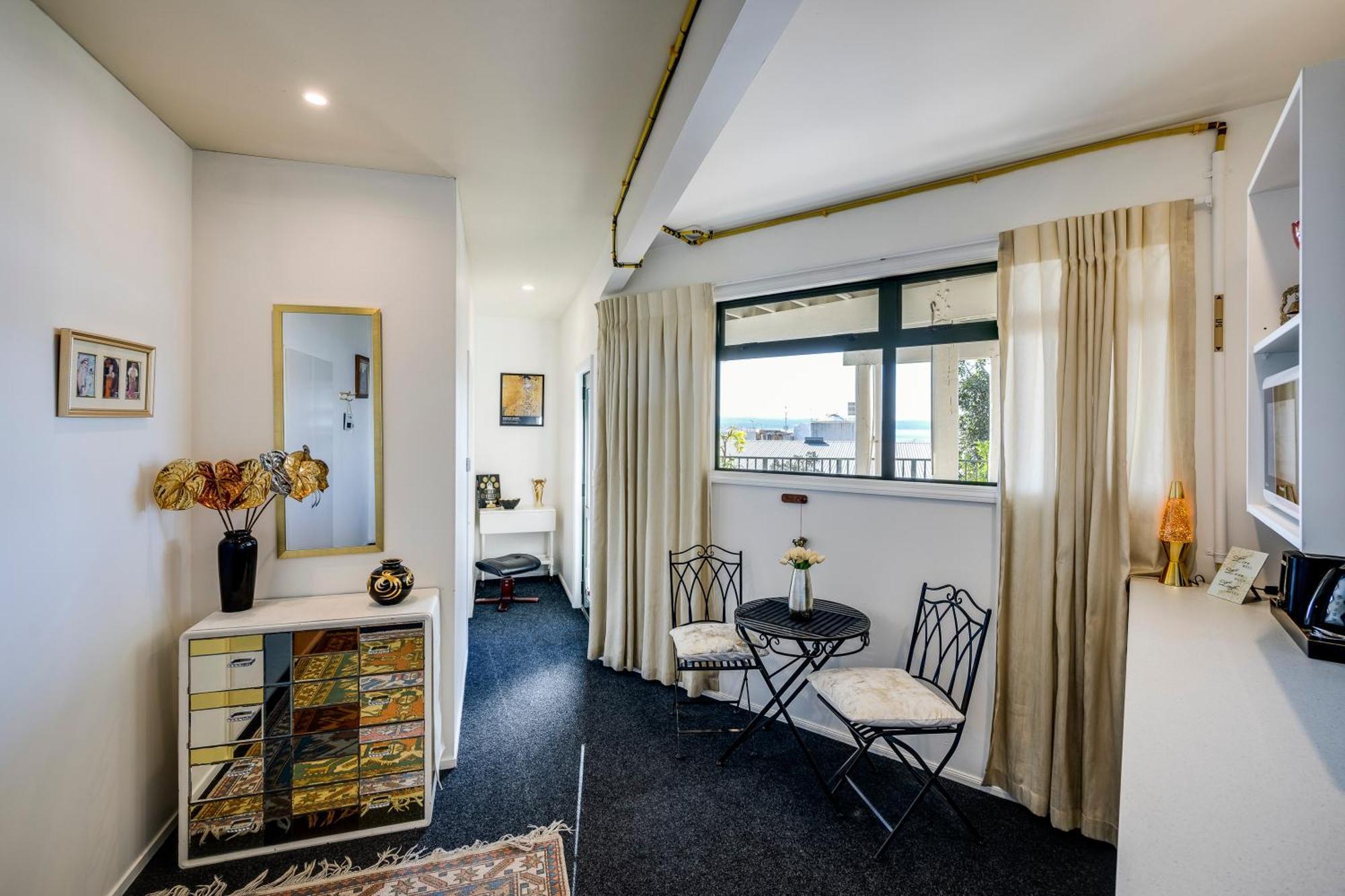 Maison Blue - Chic Garden Apartment Napier Luaran gambar
